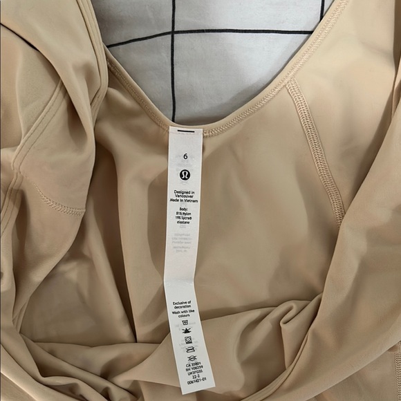 Lululemon Womens Align Tee - Picture 4 of 4